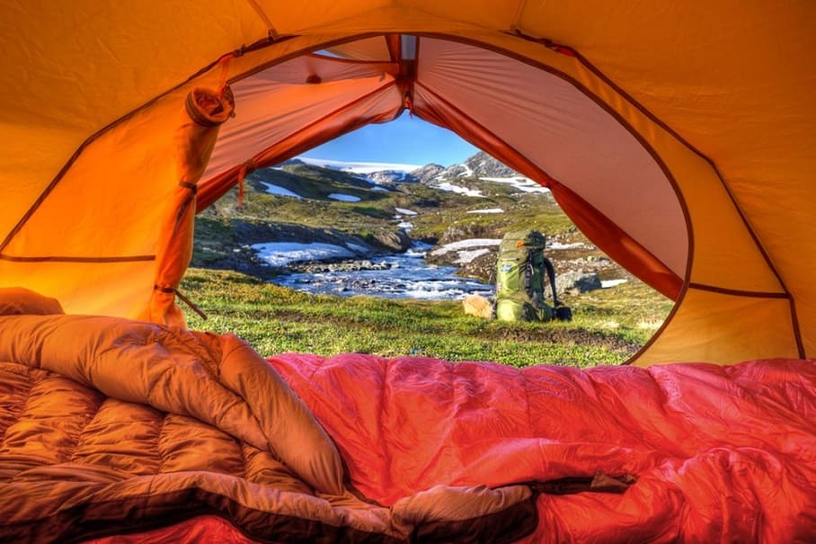 Палатка со спальником для путешествий